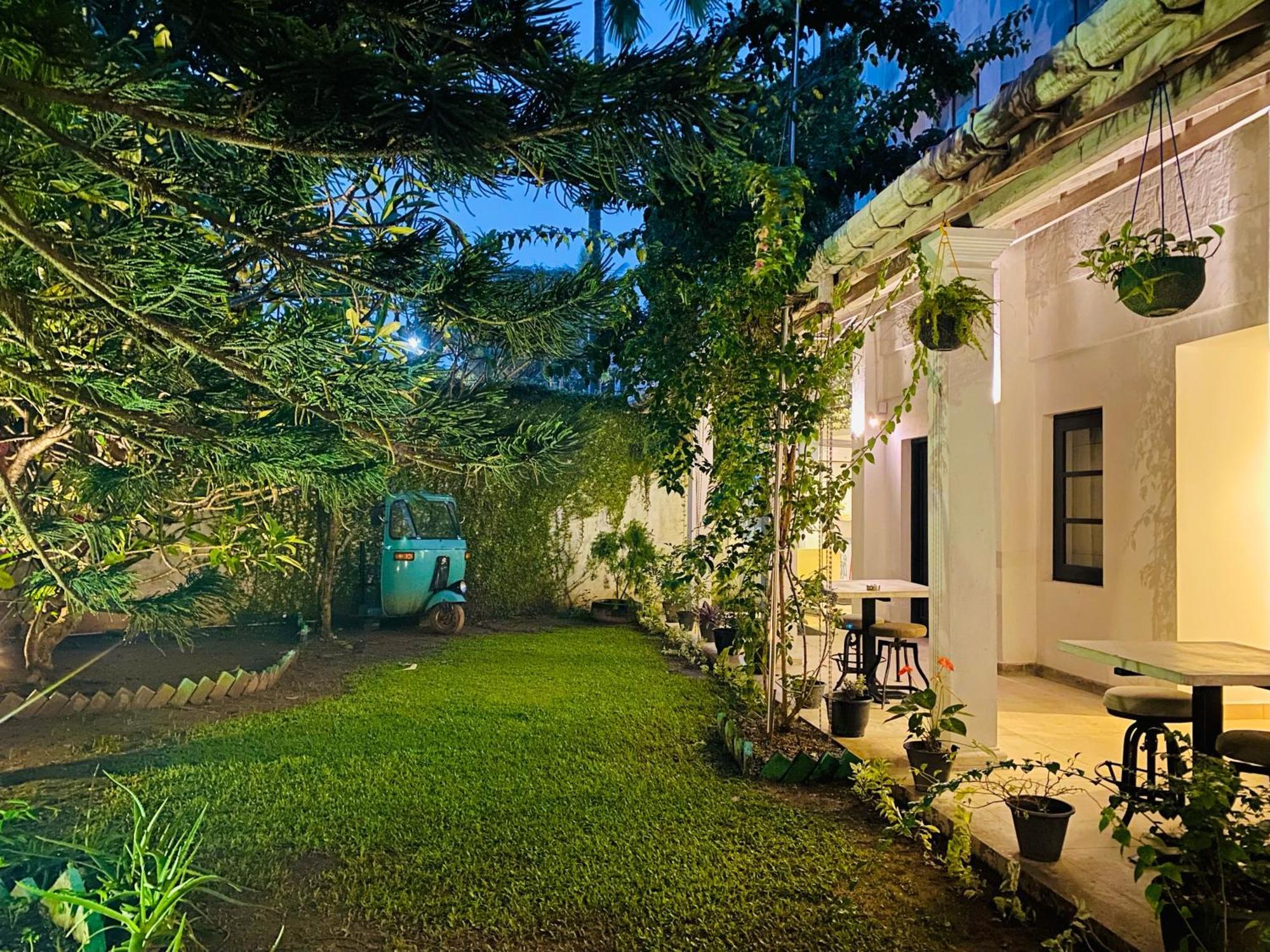 Clock Inn Dehiwala Exterior foto
